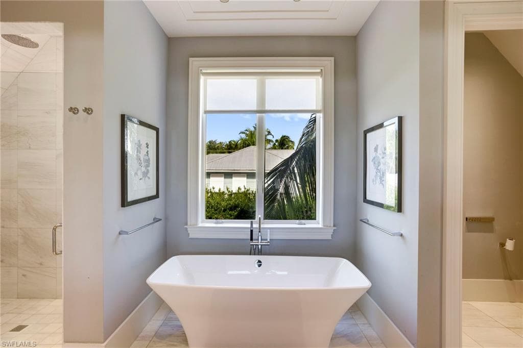 12 6th St S, Naples, FL 34102-29
