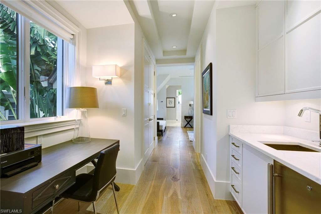 12 6th St S, Naples, FL 34102-30