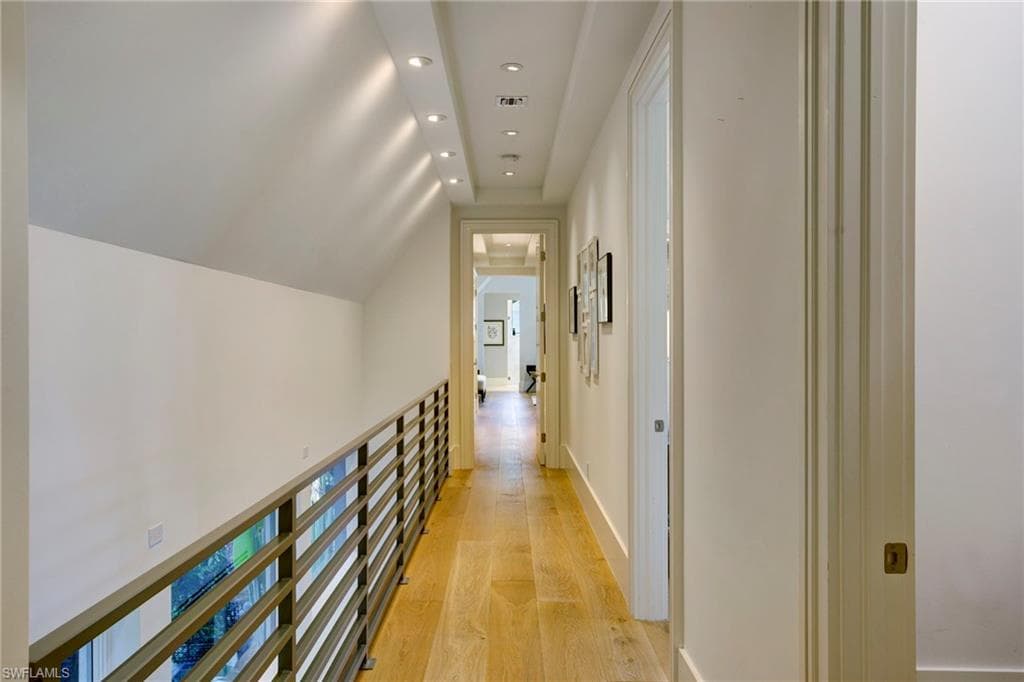 12 6th St S, Naples, FL 34102-35