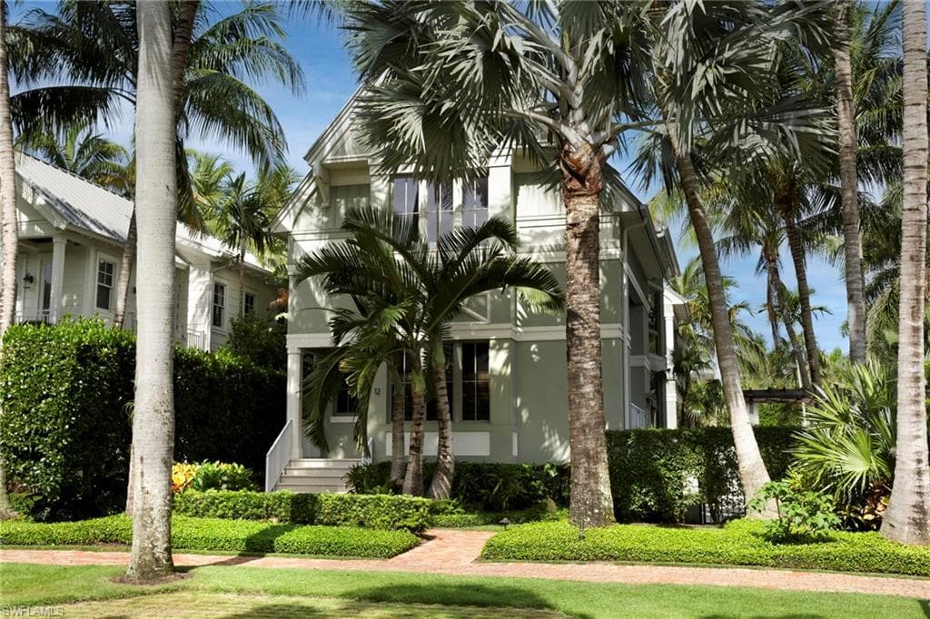 12 6th St S, Naples, FL 34102-3