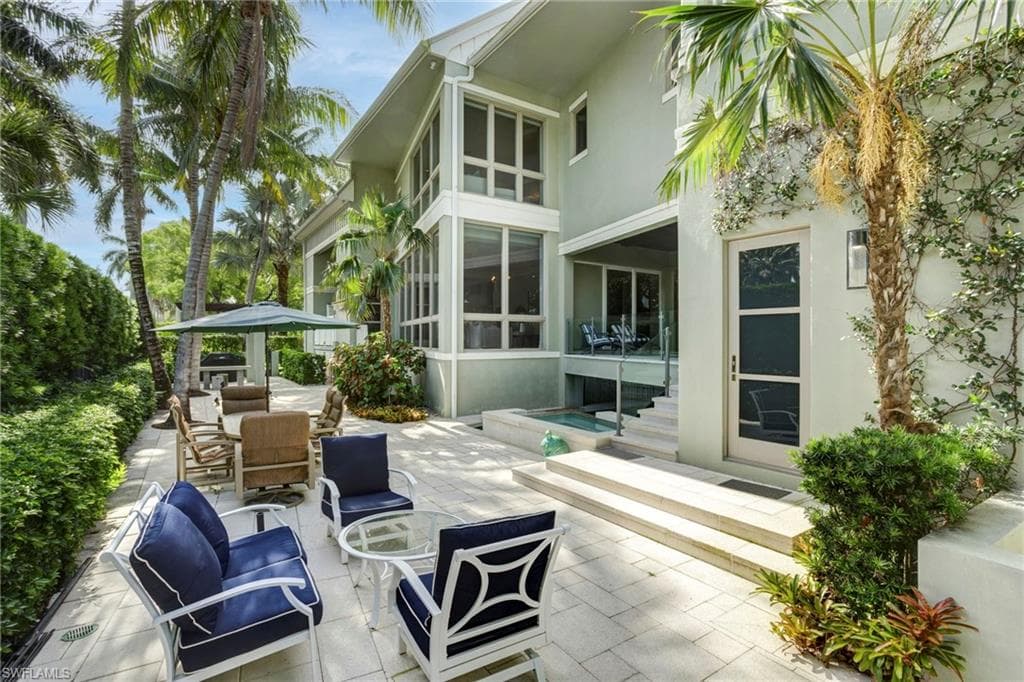 12 6th St S, Naples, FL 34102-7