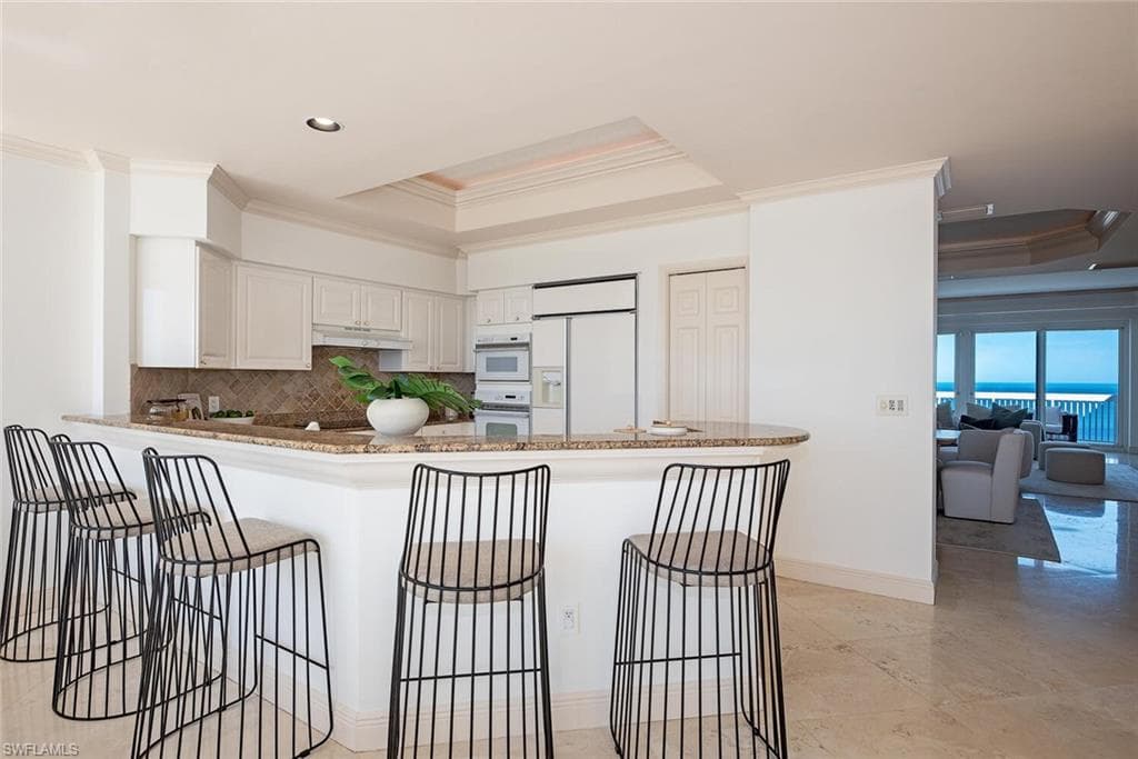 7117 Pelican Bay Blvd Penthouse 17, Naples, FL 34108-9
