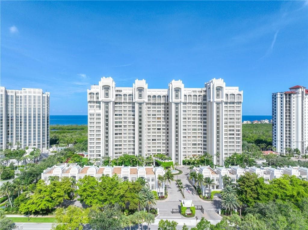 7117 Pelican Bay Blvd Penthouse 17, Naples, FL 34108-21