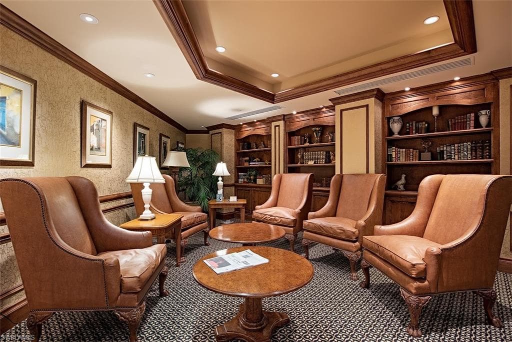 7117 Pelican Bay Blvd Penthouse 17, Naples, FL 34108-24