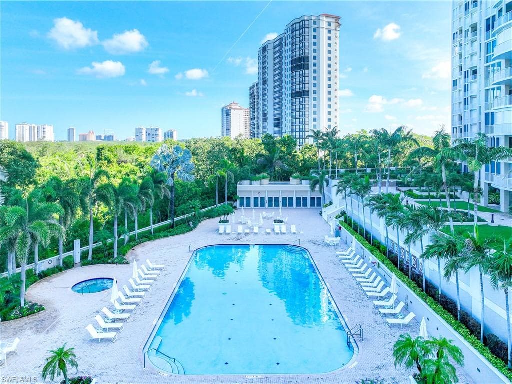 7117 Pelican Bay Blvd Penthouse 17, Naples, FL 34108-27