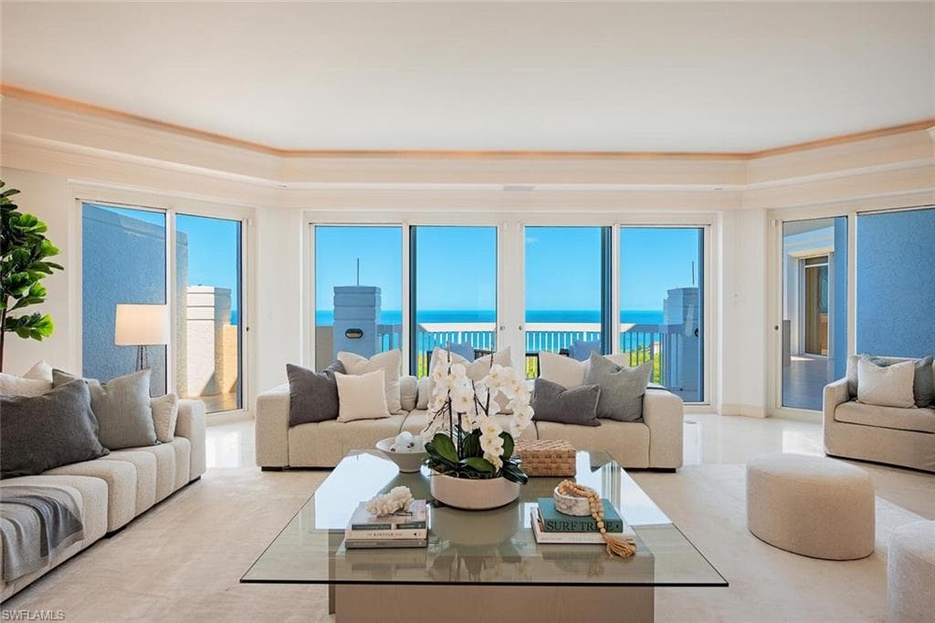 7117 Pelican Bay Blvd Penthouse 17, Naples, FL 34108-6