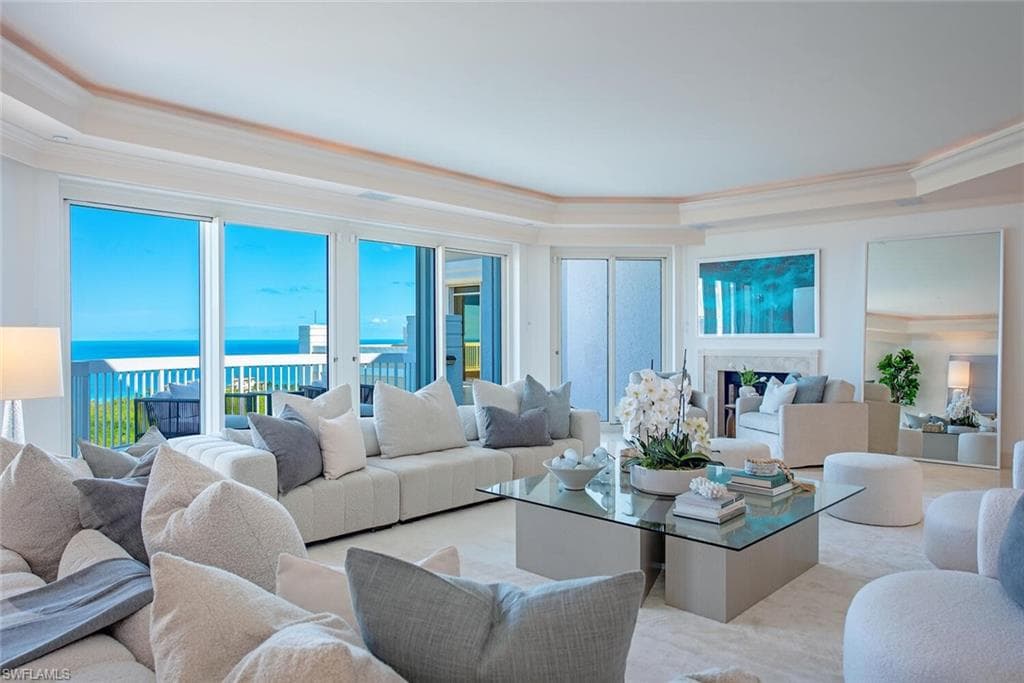 7117 Pelican Bay Blvd Penthouse 17, Naples, FL 34108-7