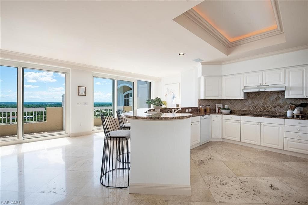7117 Pelican Bay Blvd Penthouse 17, Naples, FL 34108-8