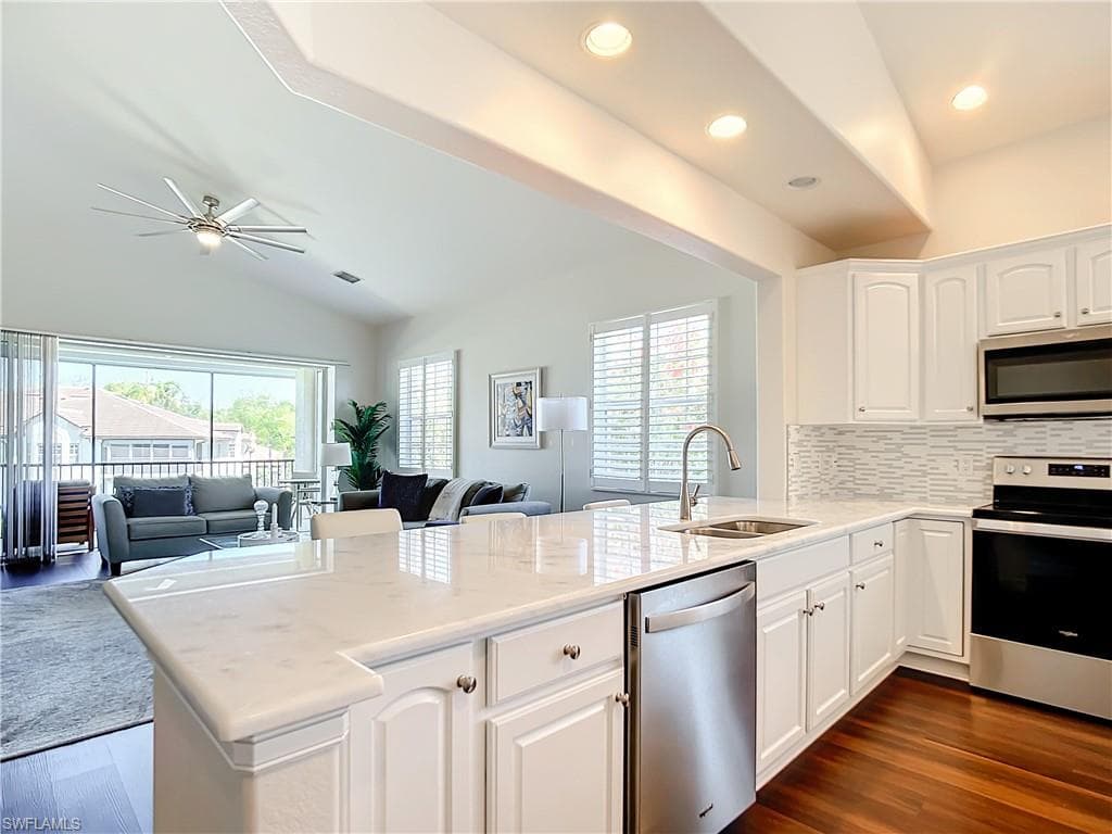 4752 Stratford Ct 1404, Naples, FL 34105-15