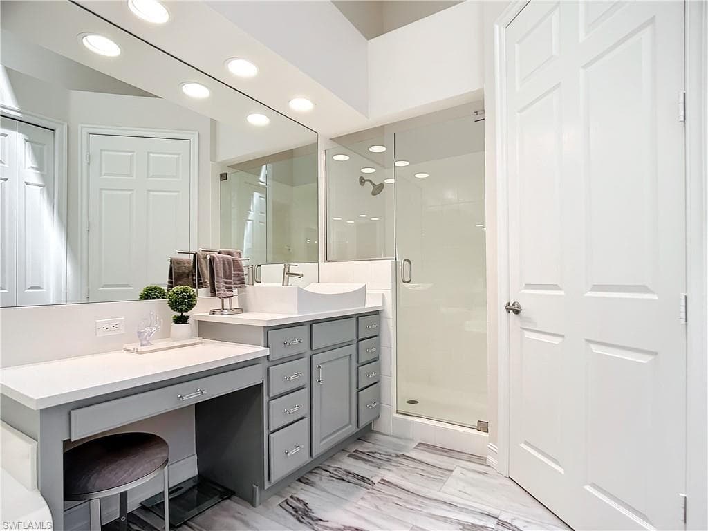 4752 Stratford Ct 1404, Naples, FL 34105-29