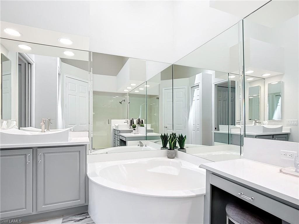 4752 Stratford Ct 1404, Naples, FL 34105-30
