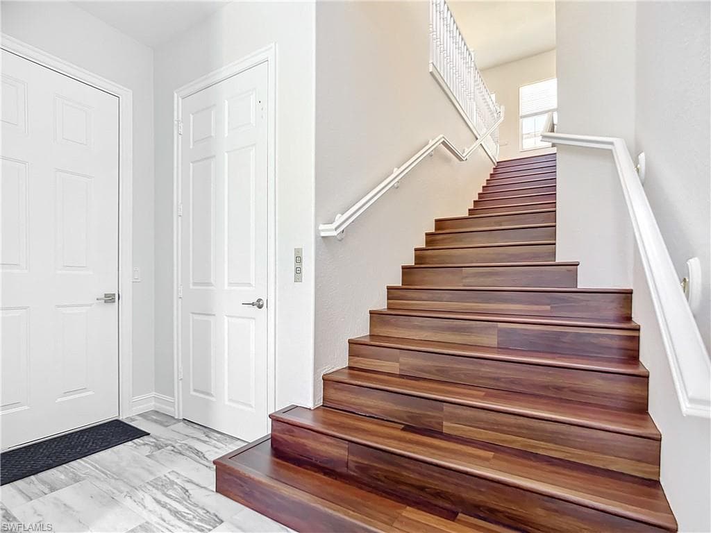 4752 Stratford Ct 1404, Naples, FL 34105-7