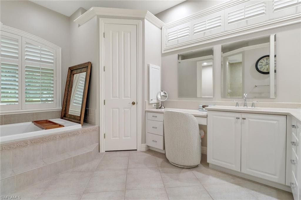 4323 Silver Fox Dr, Naples, FL 34119-19