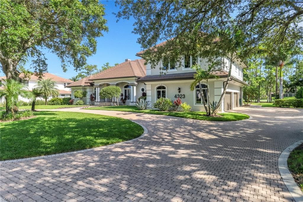 4323 Silver Fox Dr, Naples, FL 34119-4