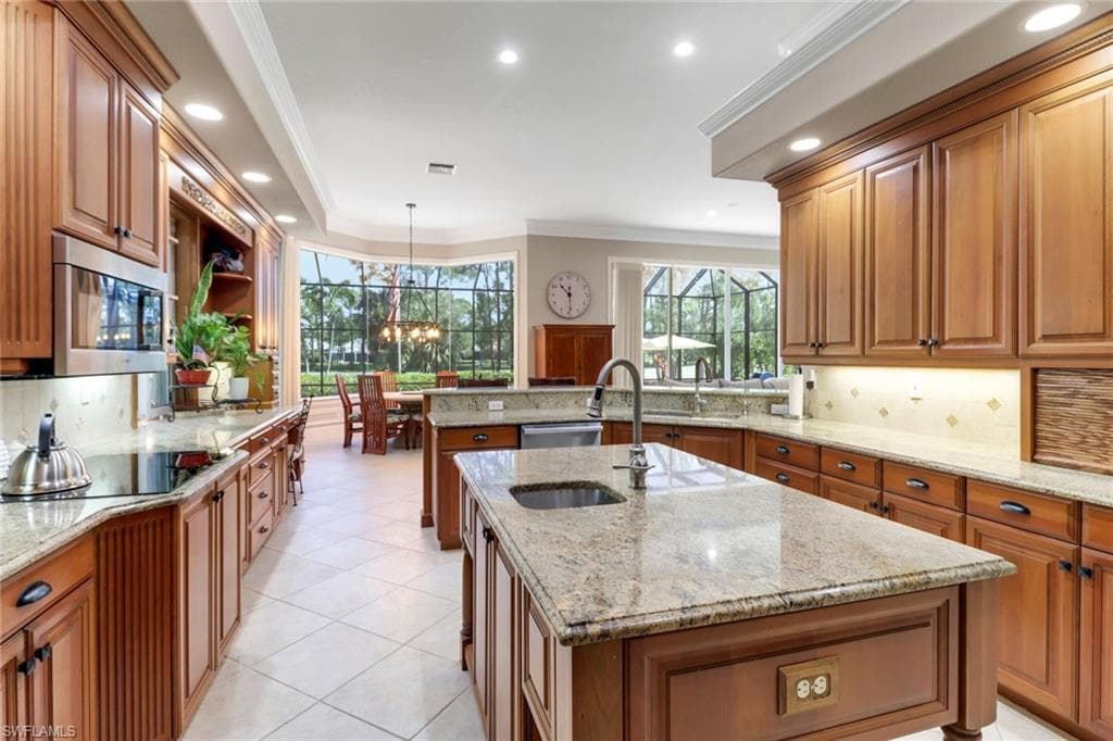 4323 Silver Fox Dr, Naples, FL 34119-8