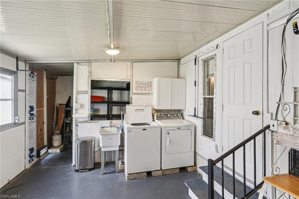 104 Willow Ln 30, Naples, FL 34114-27