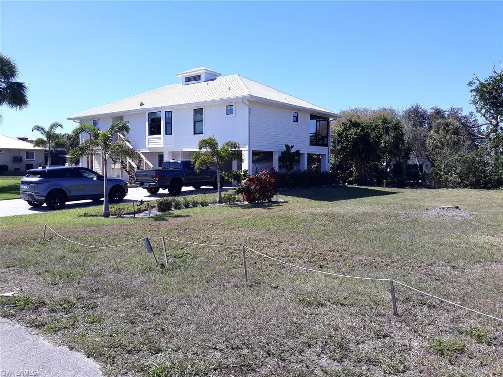 27136 Belle Rio Dr, Bonita Springs, FL 34135-2