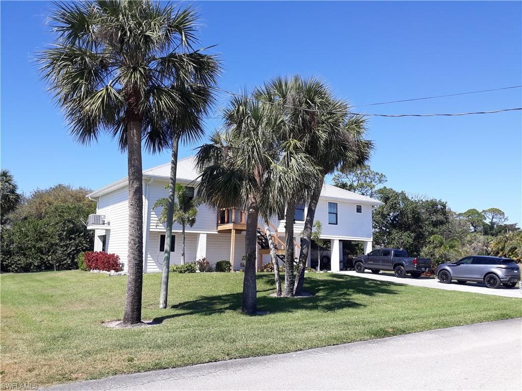 27136 Belle Rio Dr, Bonita Springs, FL 34135-5