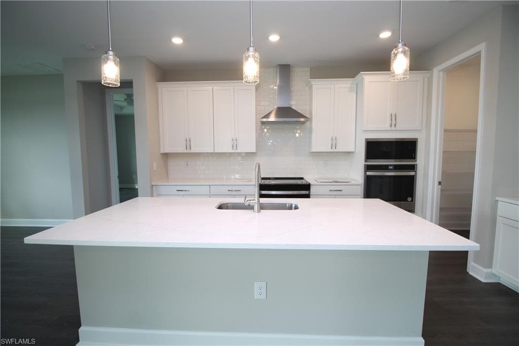 2051 Grove Dr, Naples, FL 34120-13