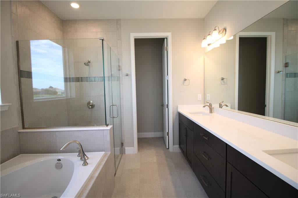 2051 Grove Dr, Naples, FL 34120-18