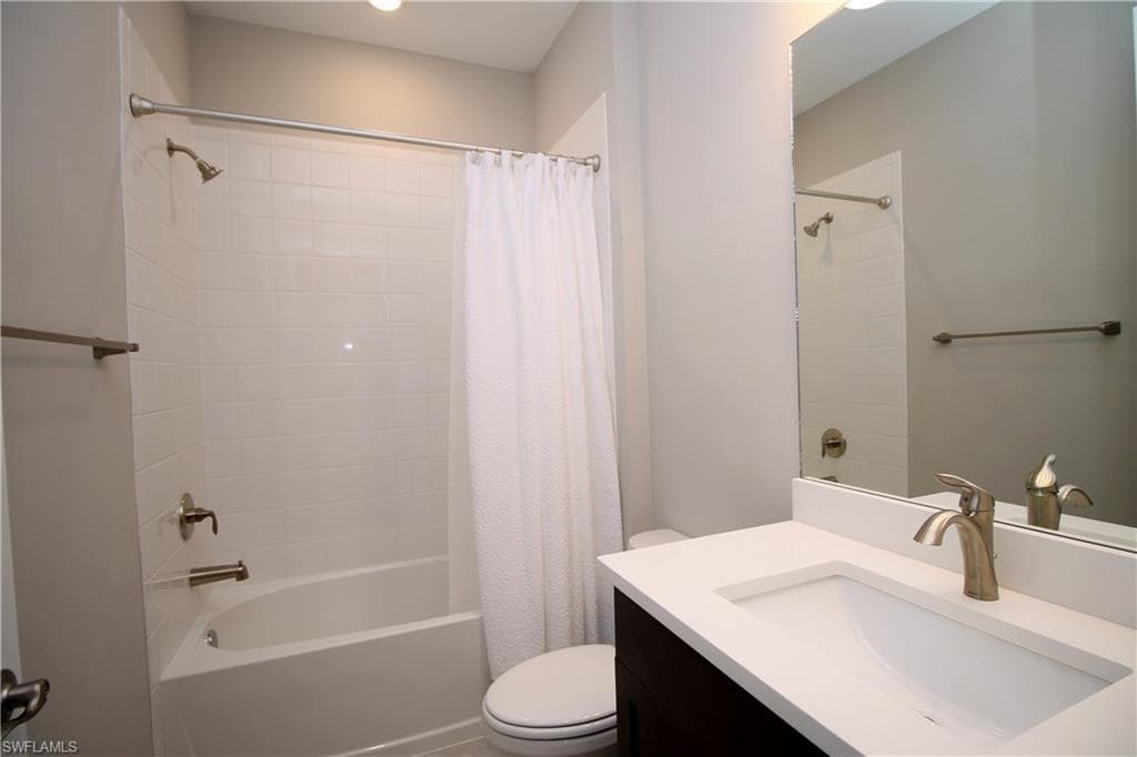 2051 Grove Dr, Naples, FL 34120-26
