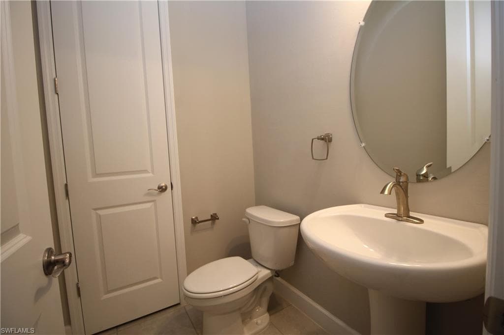 2051 Grove Dr, Naples, FL 34120-27