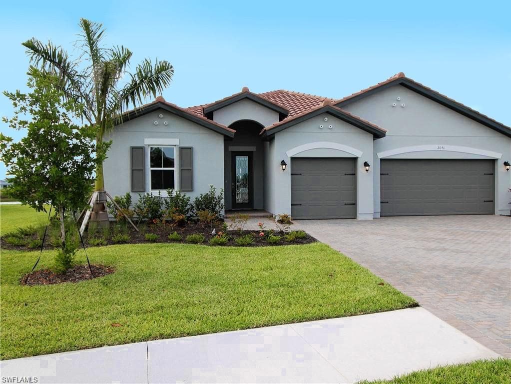 2051 Grove Dr, Naples, FL 34120-2