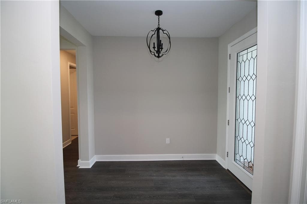 2051 Grove Dr, Naples, FL 34120-6