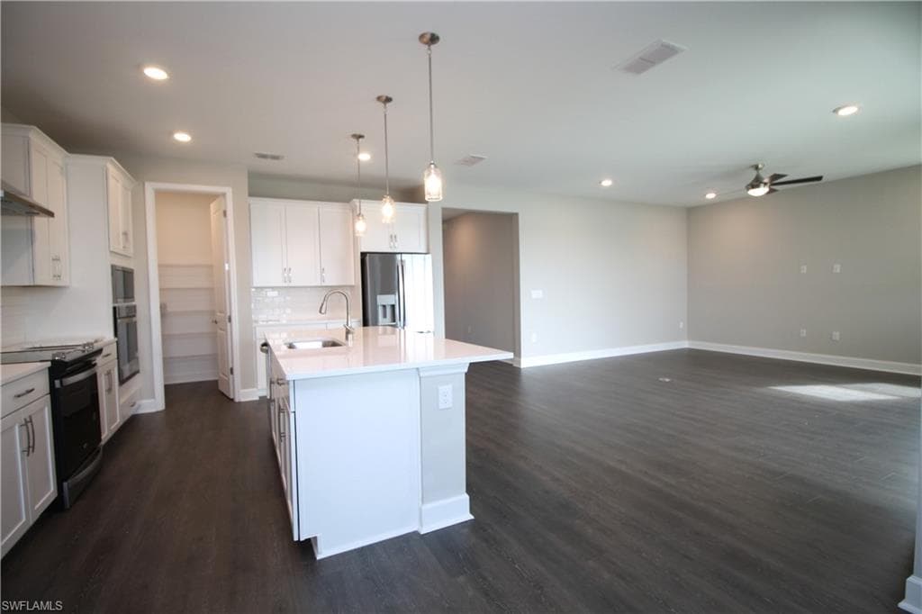 2051 Grove Dr, Naples, FL 34120-8