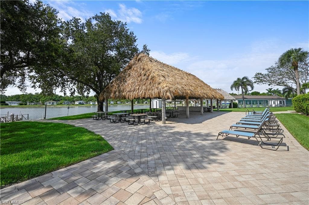 3174 Crystal Lake Dr, Naples, FL 34120-12