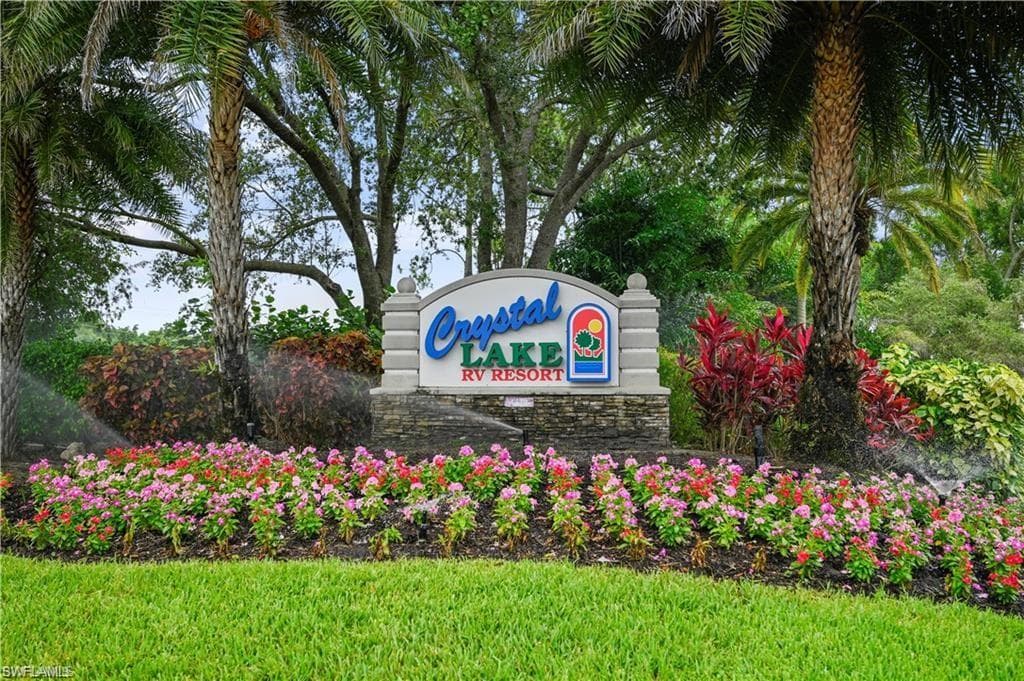 3174 Crystal Lake Dr, Naples, FL 34120-16