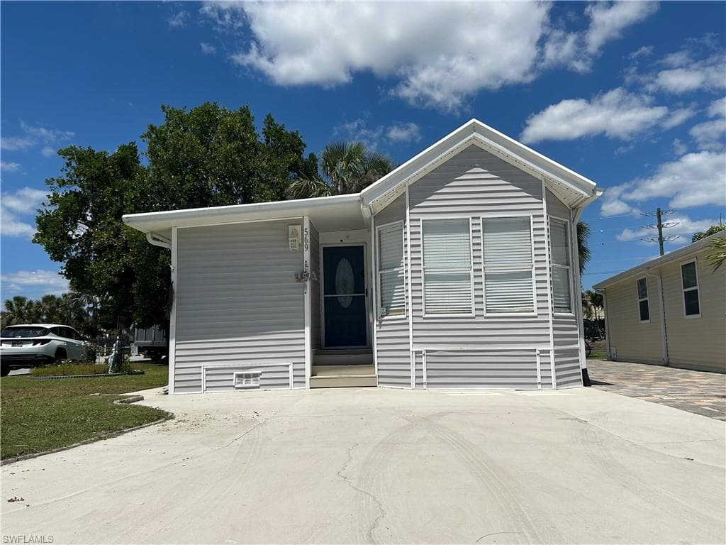 569 Bass Ln 569, Naples, FL 34114-3