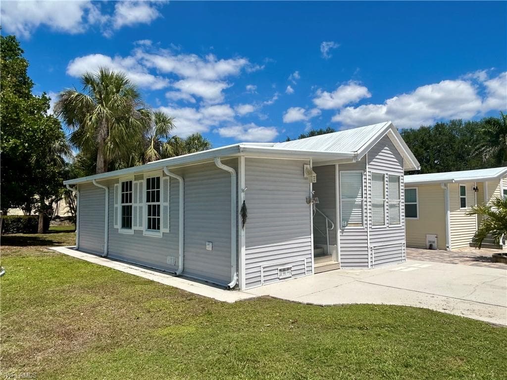 569 Bass Ln 569, Naples, FL 34114-4