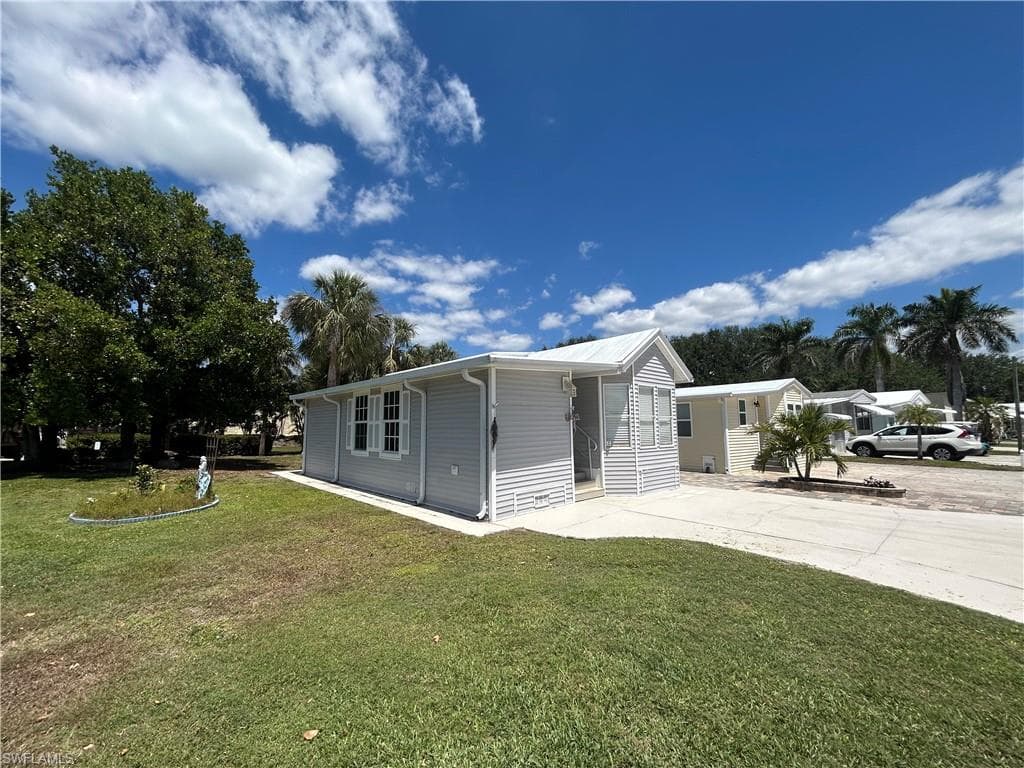 569 Bass Ln 569, Naples, FL 34114-5