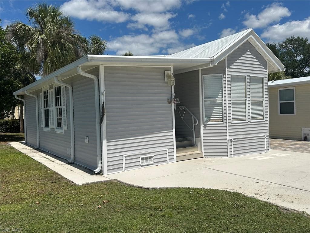 569 Bass Ln 569, Naples, FL 34114-6