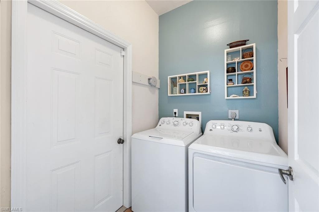 6956 Lone Oak Blvd, Naples, FL 34109-16