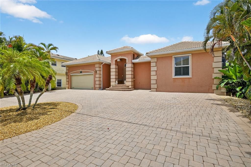 27259 High Seas Ln, Bonita Springs, FL 34135-2