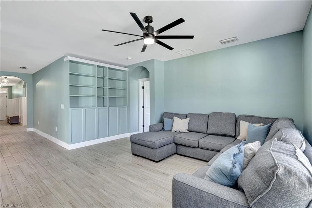 692 Hadley St E, Naples, FL 34104-12