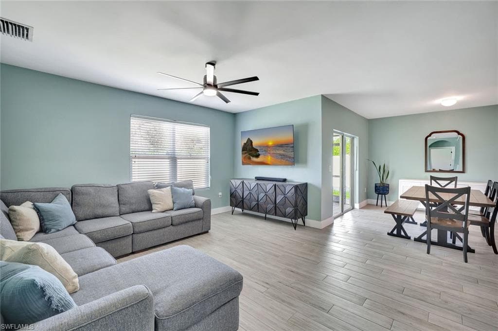 692 Hadley St E, Naples, FL 34104-13