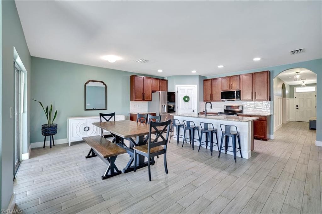 692 Hadley St E, Naples, FL 34104-14