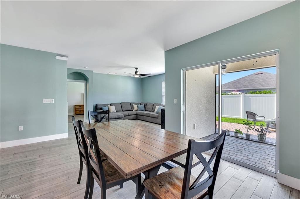 692 Hadley St E, Naples, FL 34104-16
