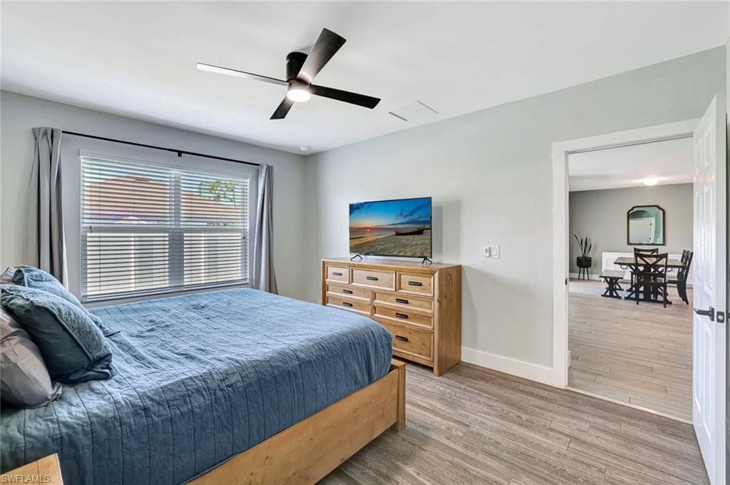692 Hadley St E, Naples, FL 34104-18