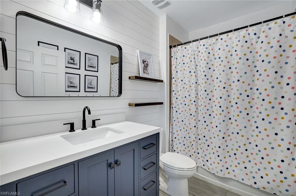 692 Hadley St E, Naples, FL 34104-22