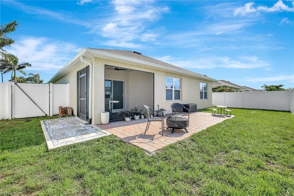 692 Hadley St E, Naples, FL 34104-31
