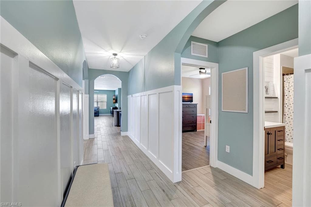 692 Hadley St E, Naples, FL 34104-6