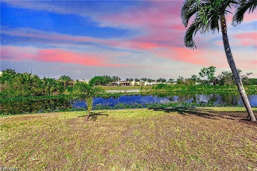 831 5th Ter, Cape Coral, FL 33991-38