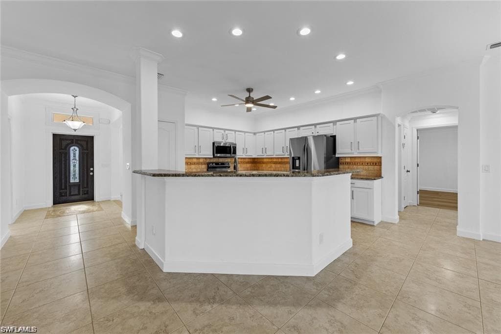 831 5th Ter, Cape Coral, FL 33991-4