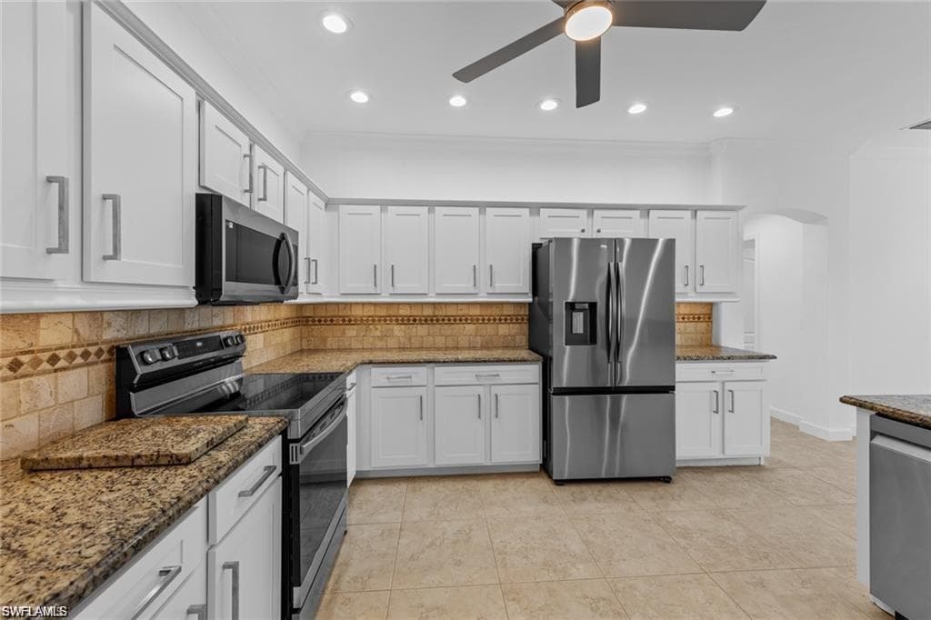 831 5th Ter, Cape Coral, FL 33991-5