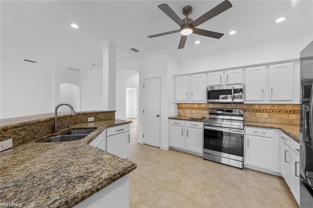 831 5th Ter, Cape Coral, FL 33991-6