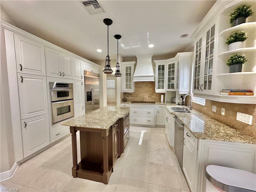 2855 Coach House Way, Naples, FL 34105-10